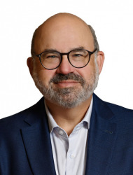 Adam  Dodek
