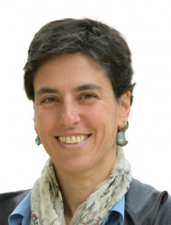 Yael R
