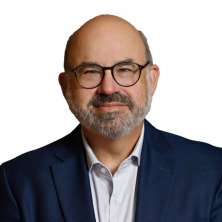 Adam  Dodek